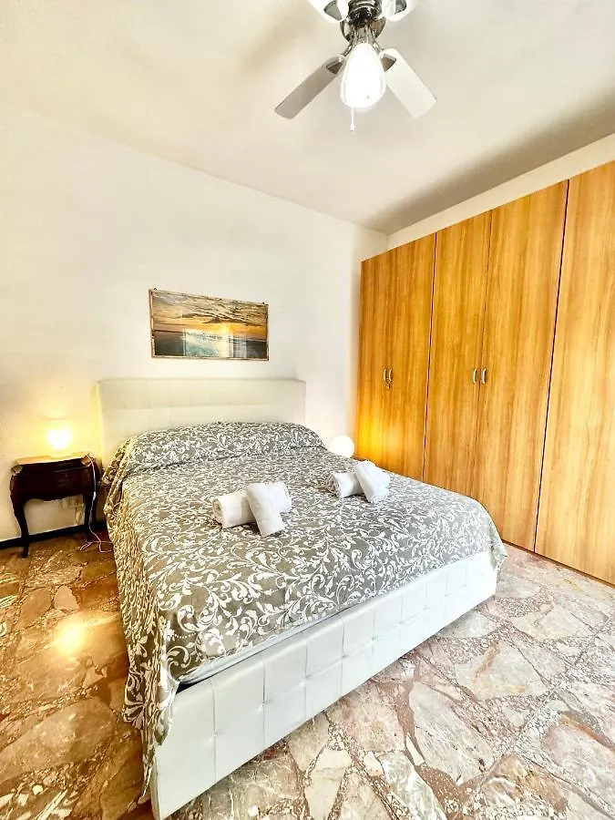 Hostdomus - Casa Medusa Finale Ligure Italy